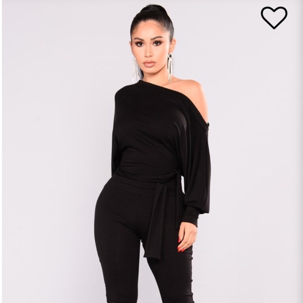 Black fashIon nova jumpsuit. New with tags. $15